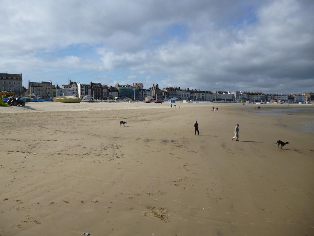 Beach 3*